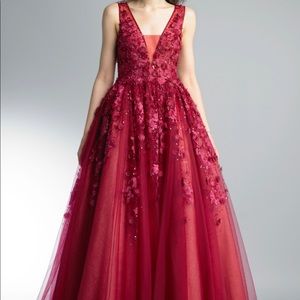 BASIX BLACK LABEL SLEEVELESS BALLGOWN